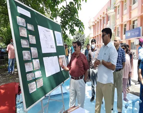 Mr-HP-Uniyal-explaning-the-project-details.jpeg